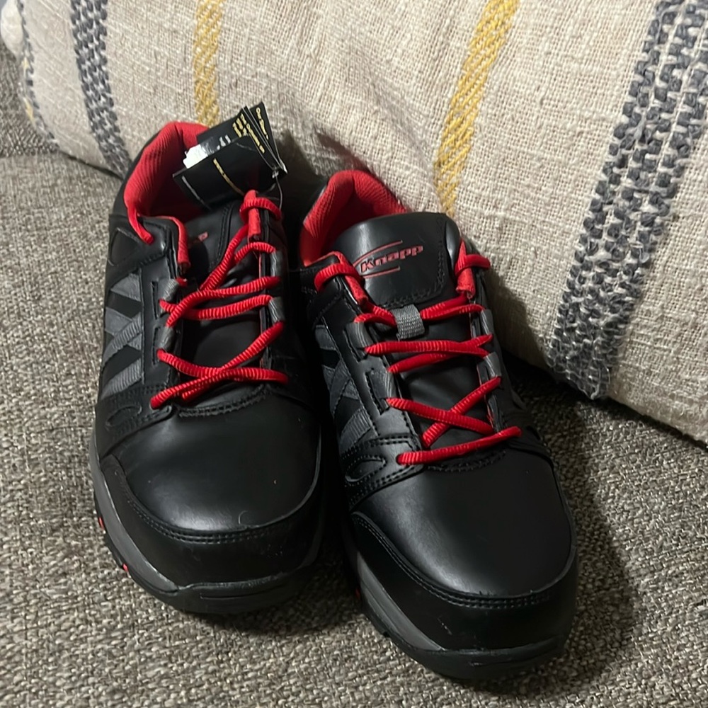 - 🌼 Knapp men’s size 8.5